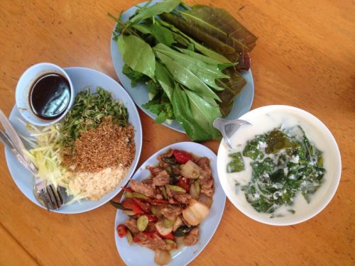 A quick lunch of khao yum, sator with shrimp and coconut milk soup at Chawang